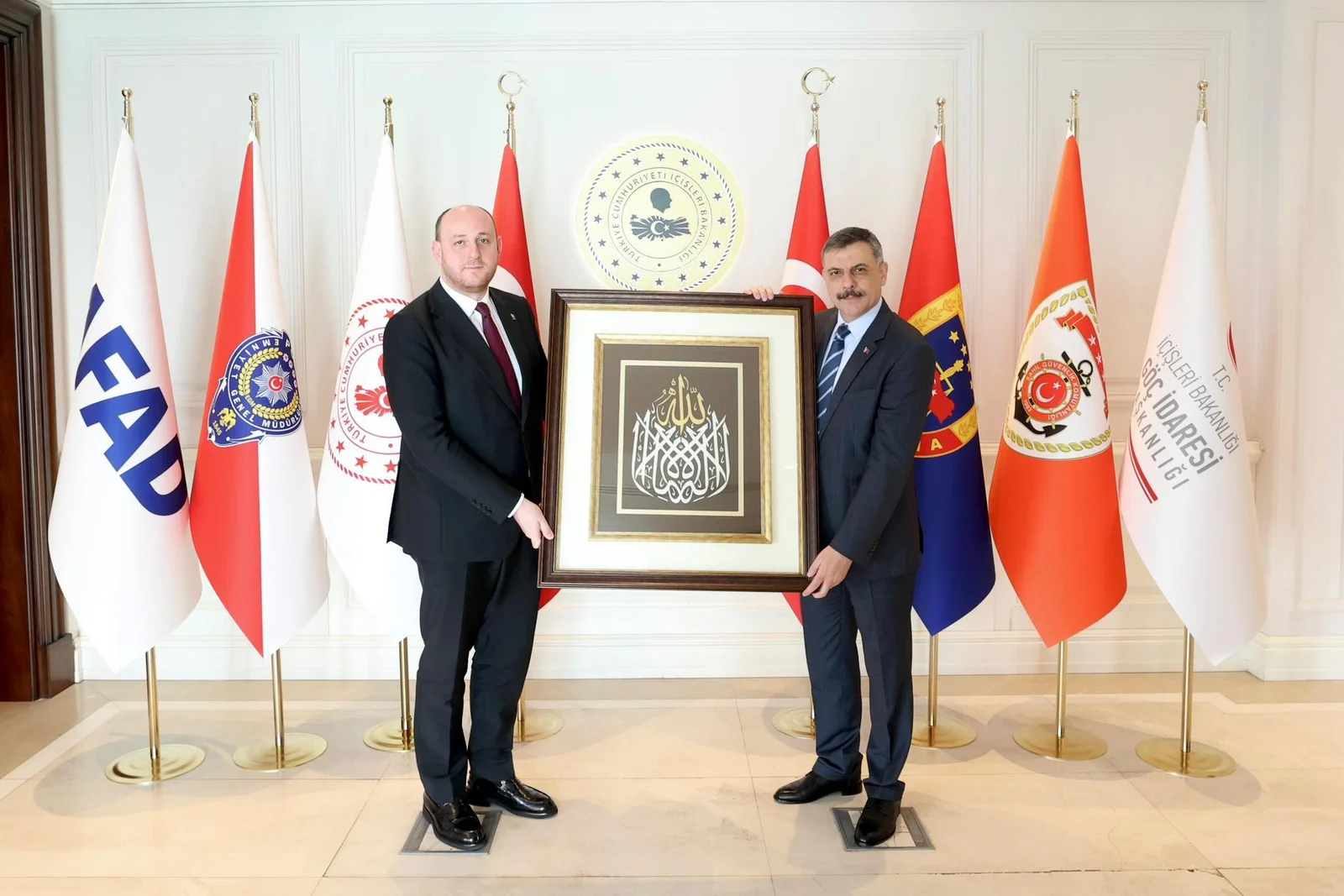 BÜYÜKGÜMÜŞ’TEN BAKANLARA ZİYARET