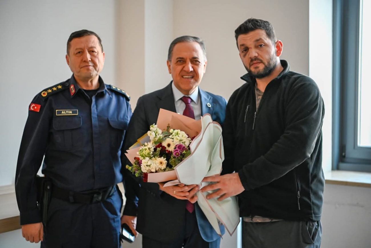 VALİ USTA, DARP EDİLEN BABA VE KIZI HASTANEDE ZİYARET ETTİ