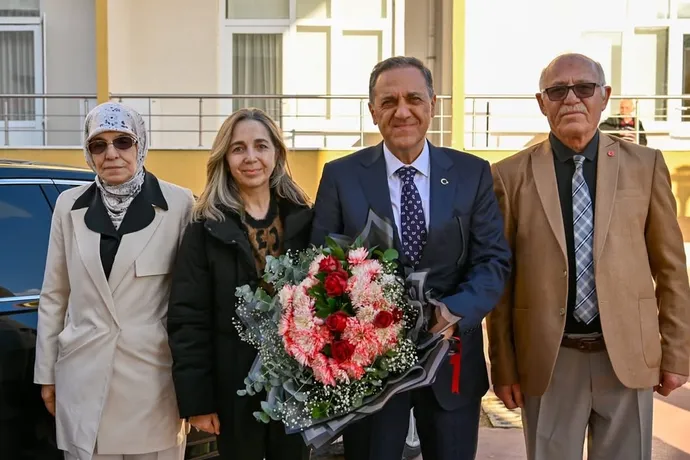 VALİ USTA’DAN HUZUREVİ SAKİNLERİNE ANLAMLI ZİYARET