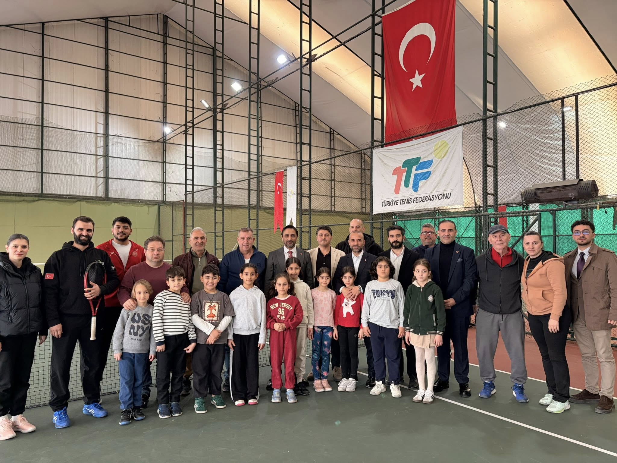 AK PARTİ’DEN TENİS KORTU SATIŞINA TEPKİ