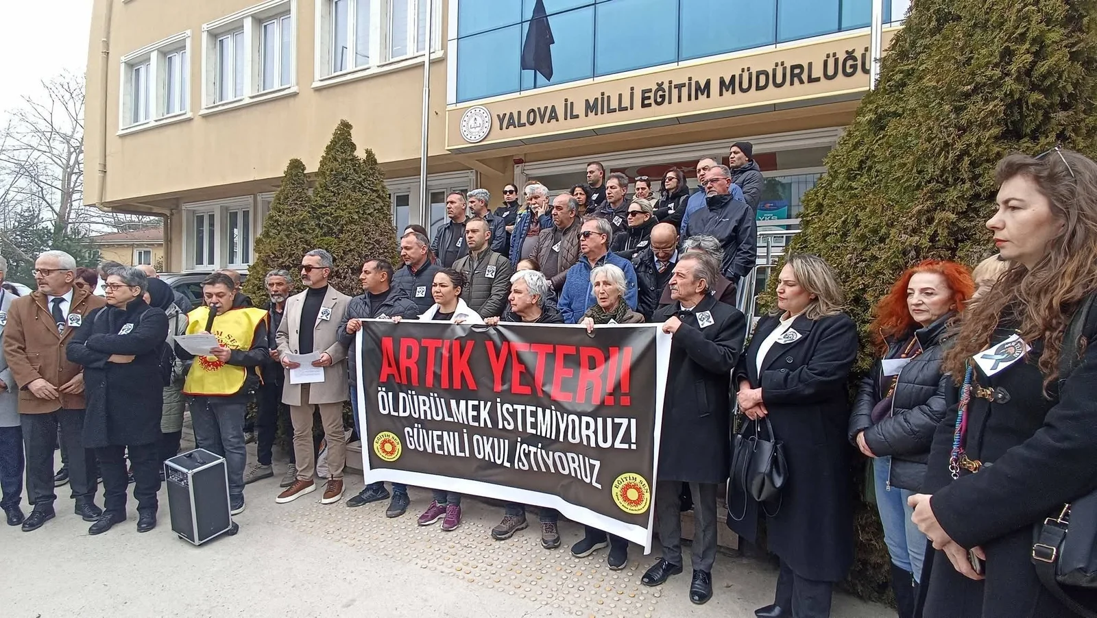 EĞİTİM-SEN CİNAYETE TEPKİ GÖSTERDİ