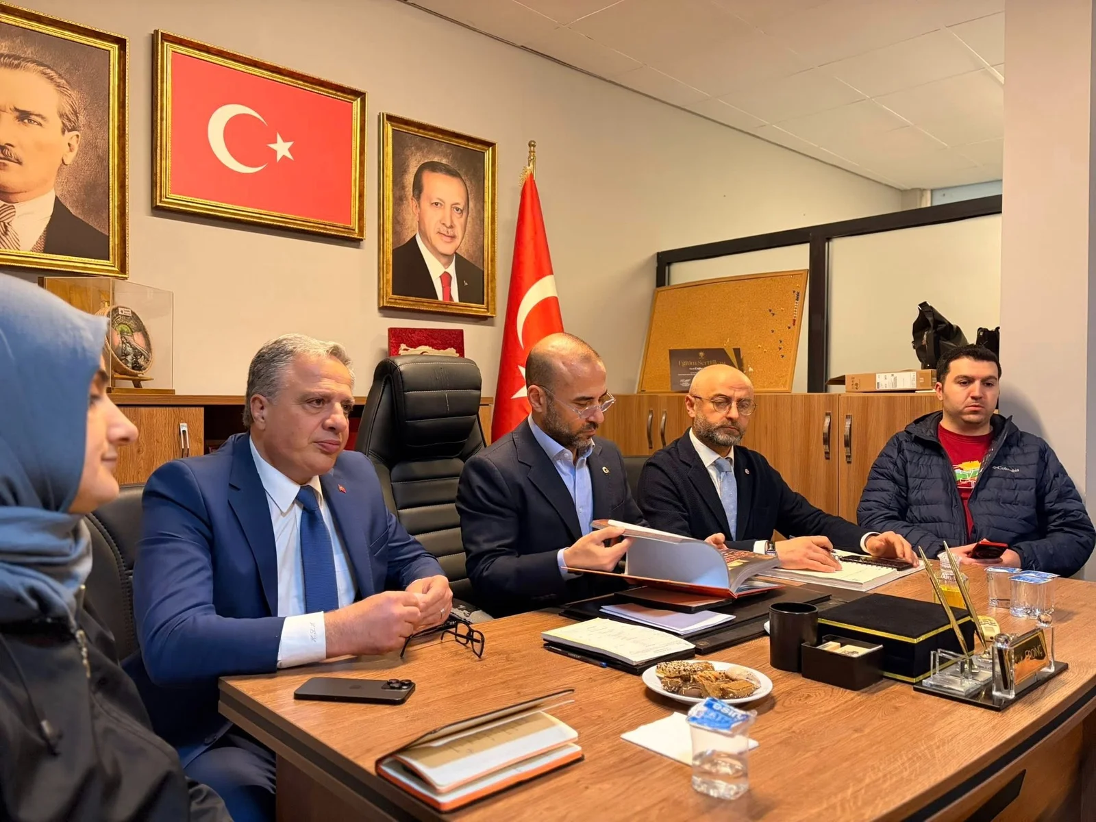 AK PARTİ İLÇE DANIŞMA KURULLARI SÜRÜYOR