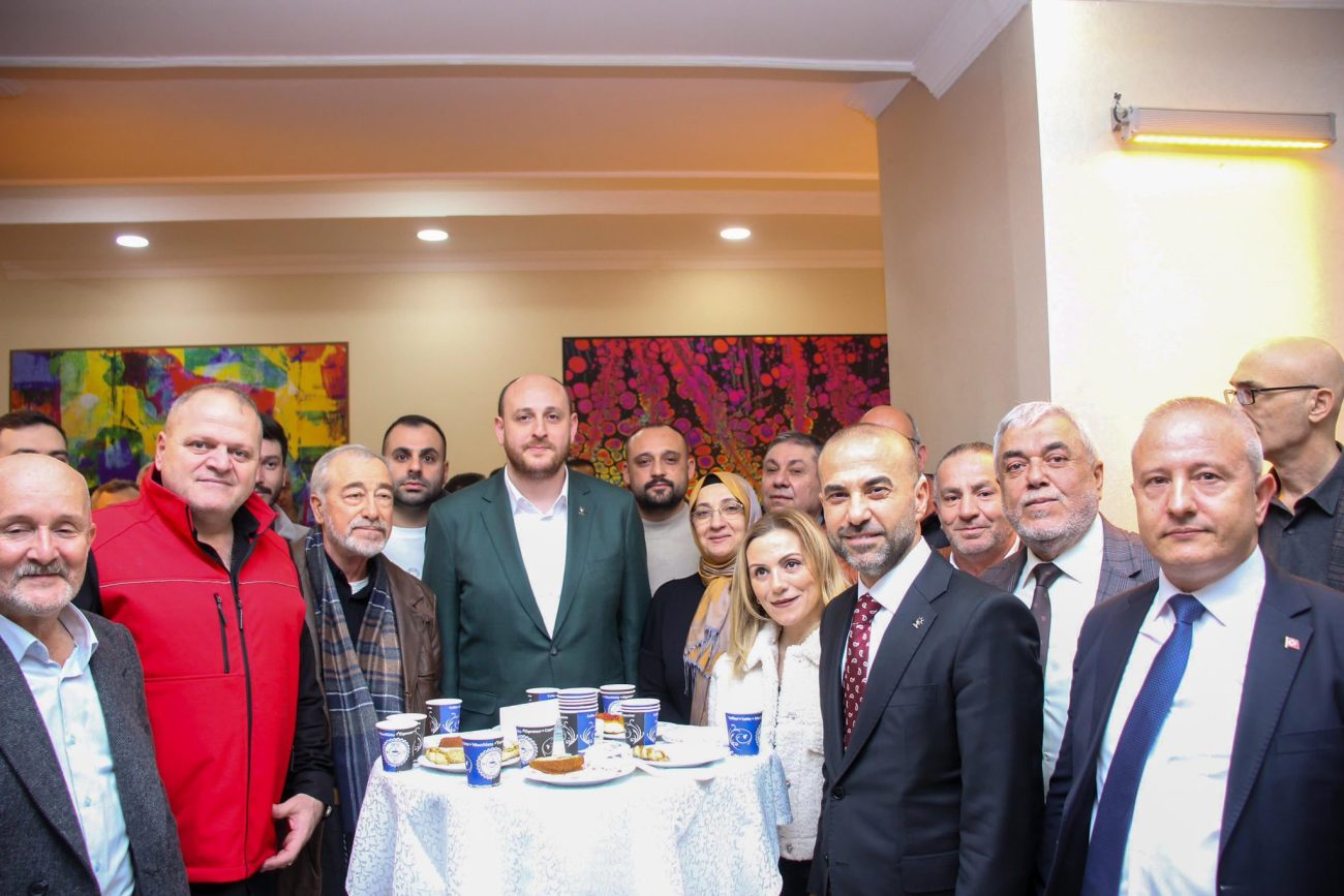 AK PARTİ YALOVA TEŞKİLATINDA BAYRAMLAŞMA COŞKUSU 3 AK PARTİ YALOVA TEŞKİLATINDA BAYRAMLAŞMA COŞKUSU