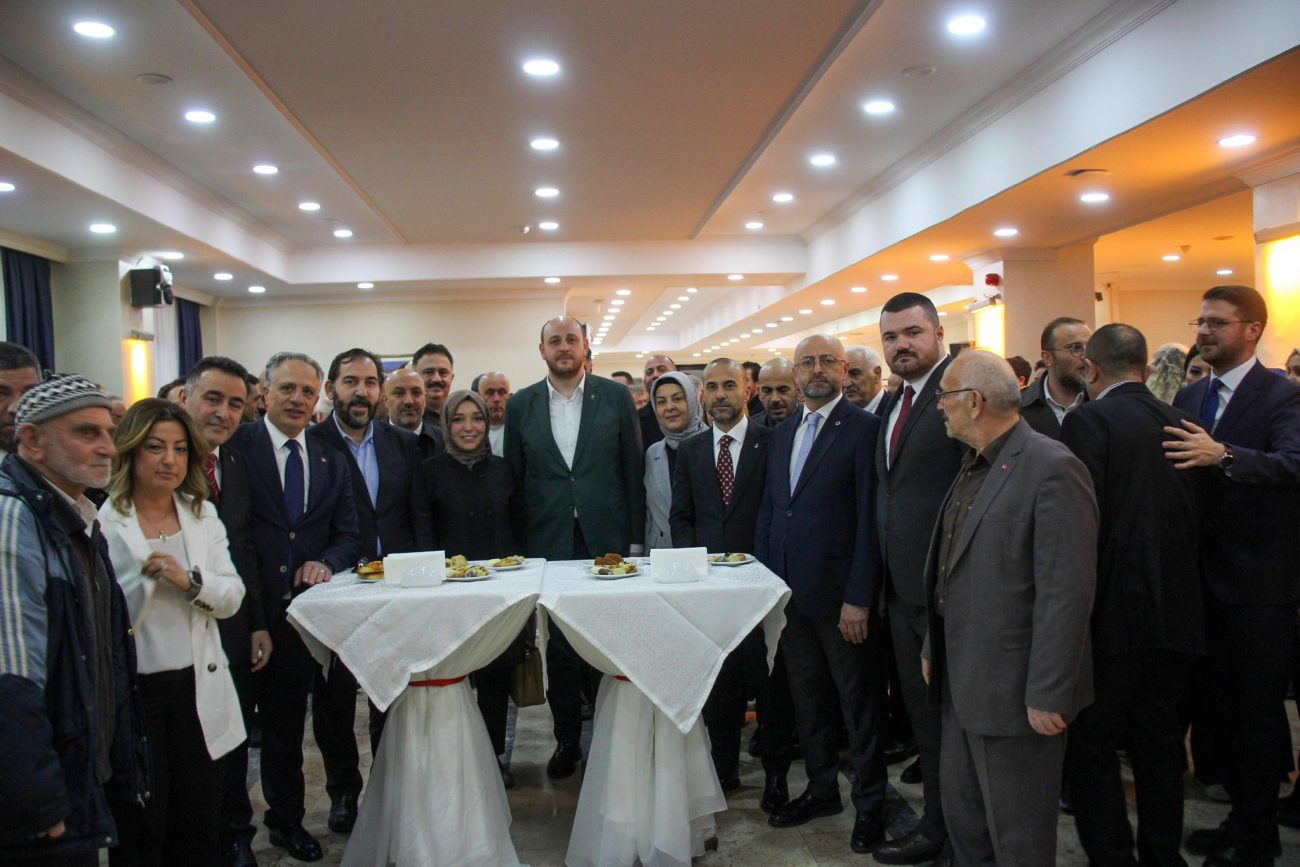 AK PARTİ YALOVA TEŞKİLATINDA BAYRAMLAŞMA COŞKUSU 1 AK PARTİ YALOVA TEŞKİLATINDA BAYRAMLAŞMA COŞKUSU