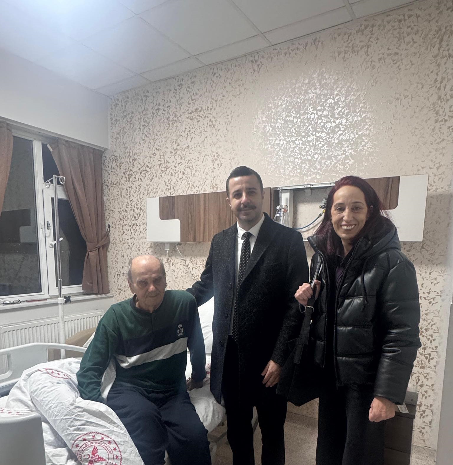 CHP İLÇE BAŞKANI AKSU BAYRAMDA HASTALARI YALNIZ BIRAKMADI