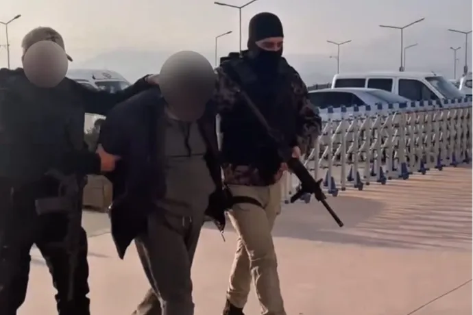 YALOVA’DA DEAŞ OPERASYONU: 4 GÖZALTI, 1 TUTUKLAMA, 3 SINIR DIŞI!