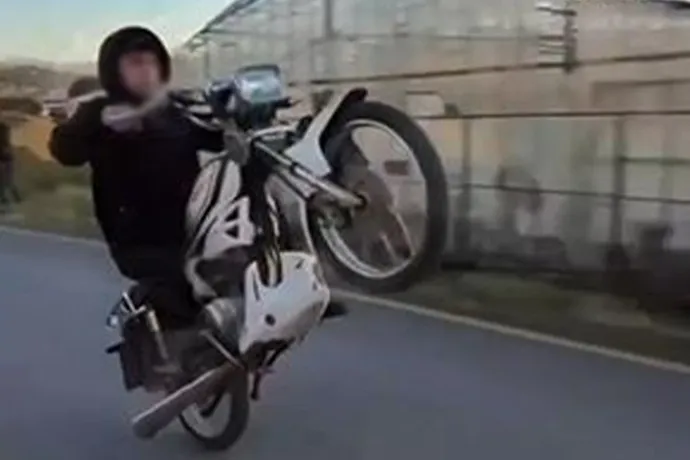 TRAFİKTE AKROBASİ YAPTI, SOSYAL MEDYADA PAYLAŞTI: JANDARMA CEZAYI KESTİ 2 TRAFİKTE AKROBASİ YAPTI, SOSYAL MEDYADA PAYLAŞTI: JANDARMA CEZAYI KESTİ