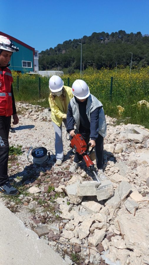 YALOVA’DA ÖĞRETMENLERE AFET VE ENKAZ EĞİTİMİ: ARDIÇ OKULLARI’NDAN ÖRNEK ÇALIŞMA