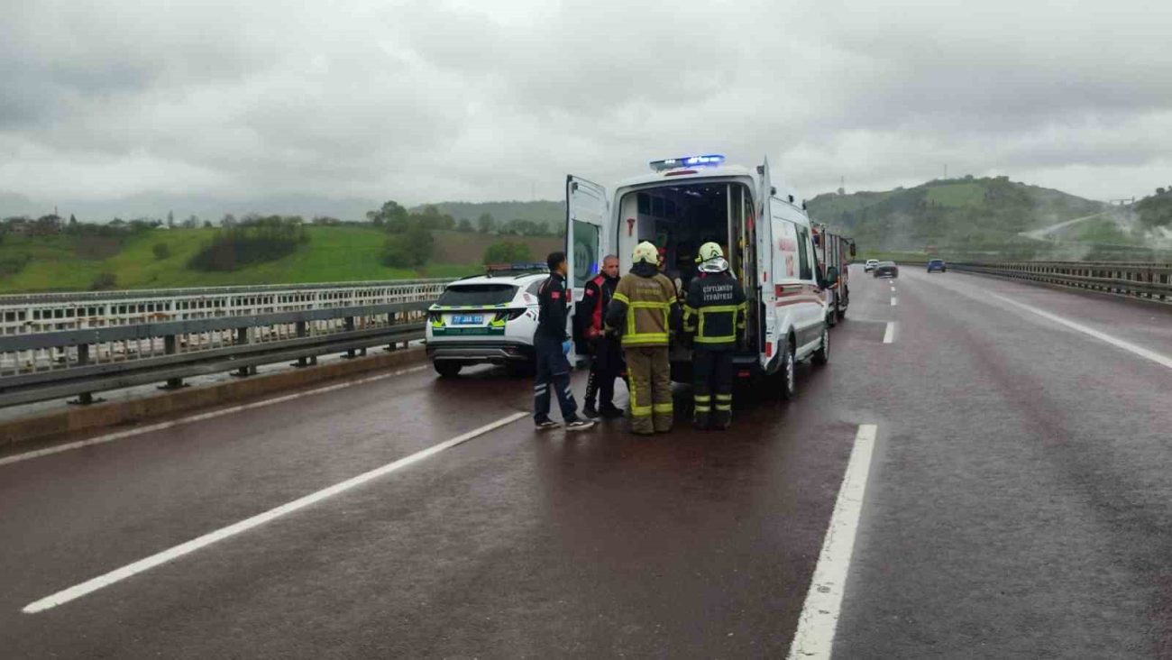 YALOVA’DA FECİ KAZA: TIR İLE OTOMOBİL ÇARPIŞTI, 4 KİŞİ YARALANDI