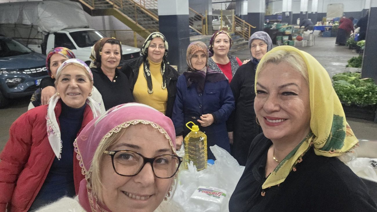 İYİ PARTİ’DEN PAZARDA “PİŞİ ŞENLİĞİ”