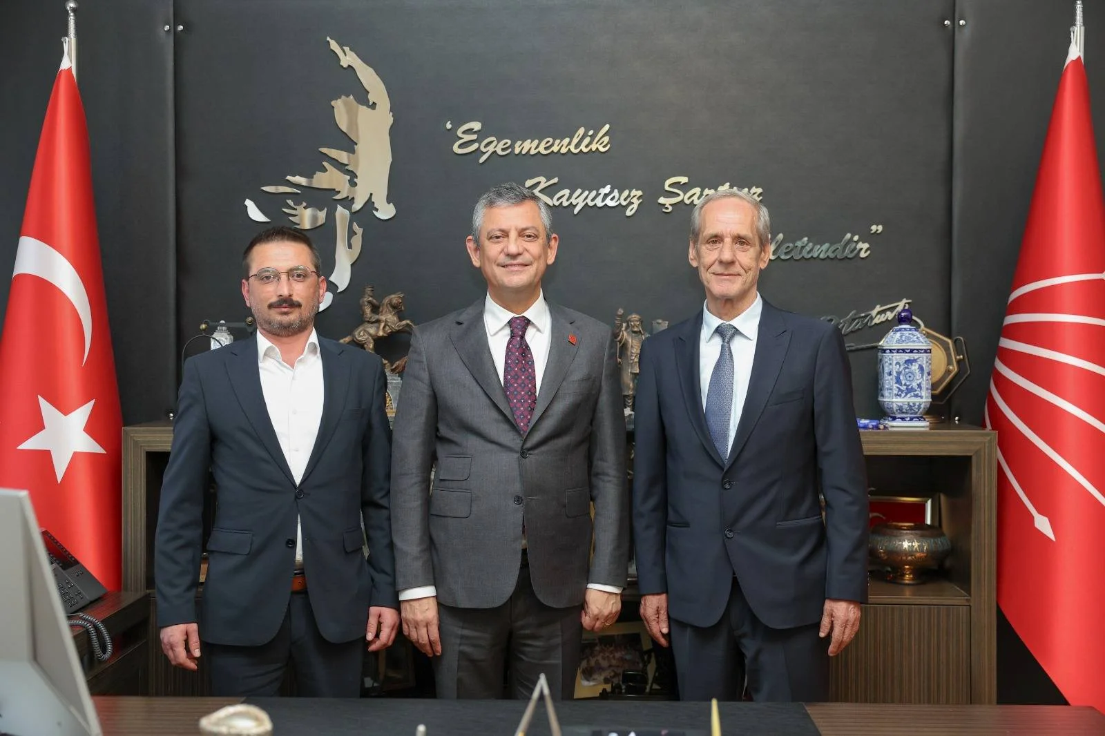 BAŞKAN YAMAN, CHP LİDERİ ÖZEL’E KORU’DAKİ PROJELERİ ANLATTI