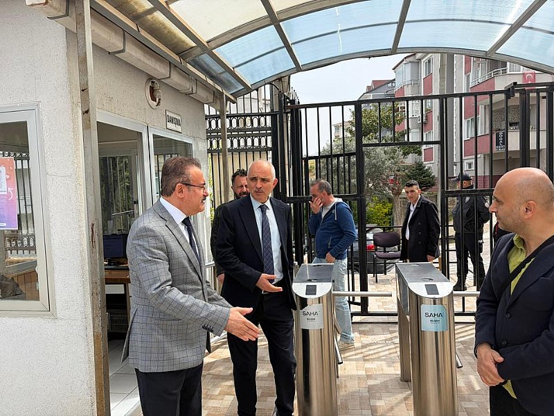 KARAMÜRSEL’DE OKULLARA SIKI GÜVENLİK DENETİMİ