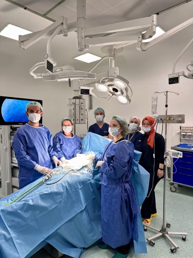 YALOVA’DA TIPTA ÖNEMLİ BAŞARI: UYANIK ANESTEZİ İLE KAPALI SAFRA KESESİ AMELİYATI GERÇEKLEŞTİRİLDİ 1 YALOVA’DA TIPTA ÖNEMLİ BAŞARI: UYANIK ANESTEZİ İLE KAPALI SAFRA
KESESİ AMELİYATI GERÇEKLEŞTİRİLDİ