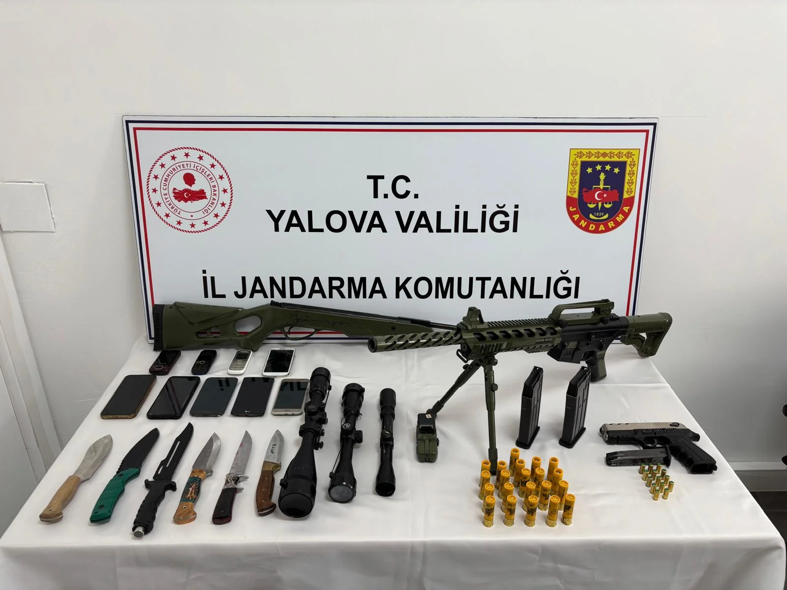 YALOVA’DA JANDARMADAN DEAŞ OPERASYONU: 6 ŞÜPHELİ YAKALANDI