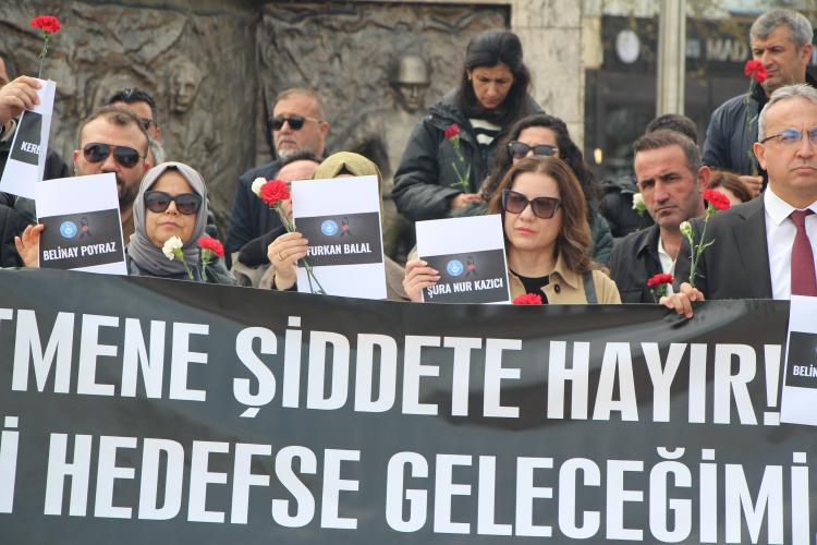 AYLA ÖĞRETMEN VE HAYATINI KAYBEDEN ÖĞRENCİLER İÇİN GIYABİ CENAZE NAMAZI KILINDI