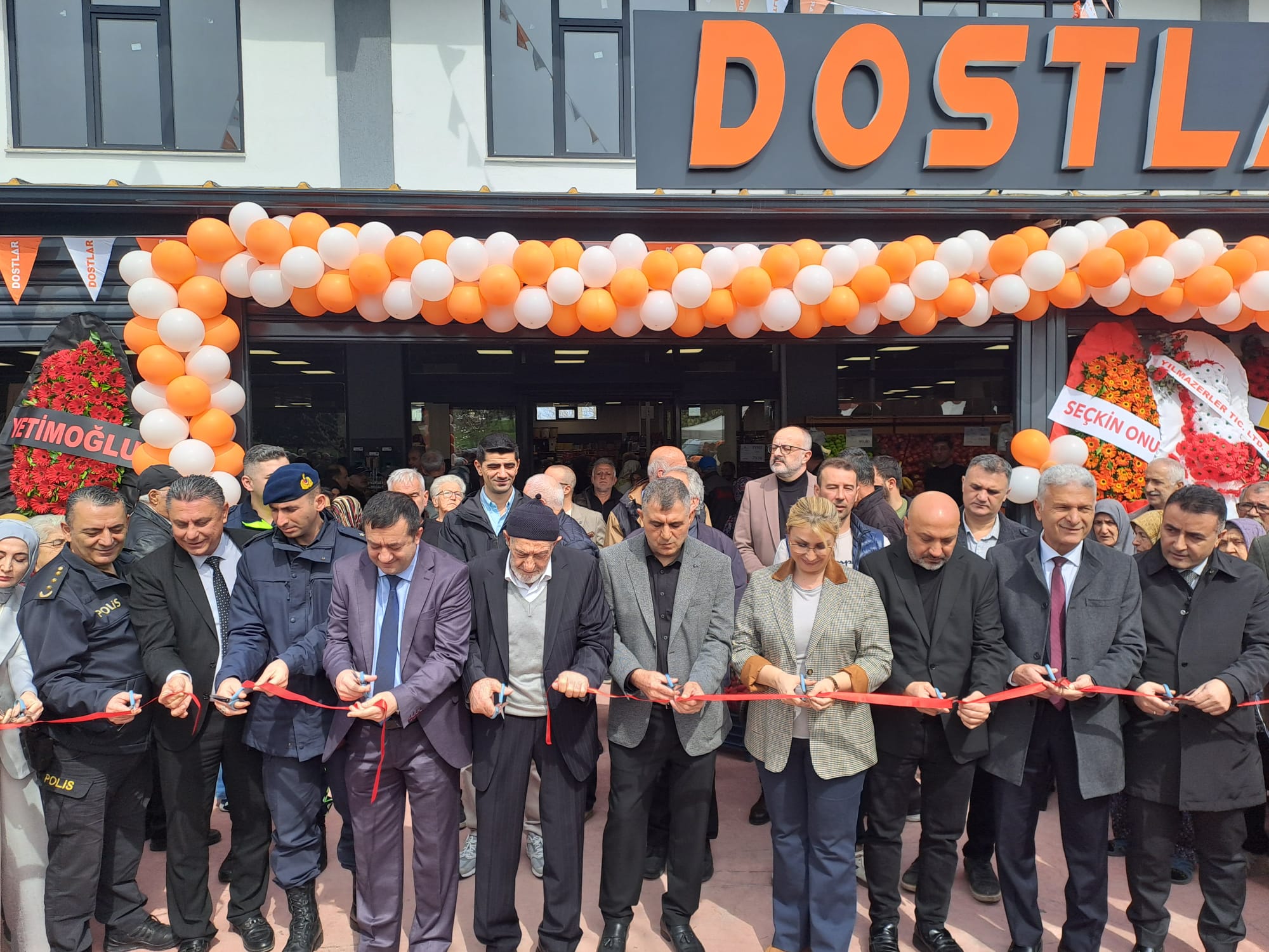 SUBAŞIN’DA DOSTLAR HİPERMARKET HİZMETE AÇILDI
