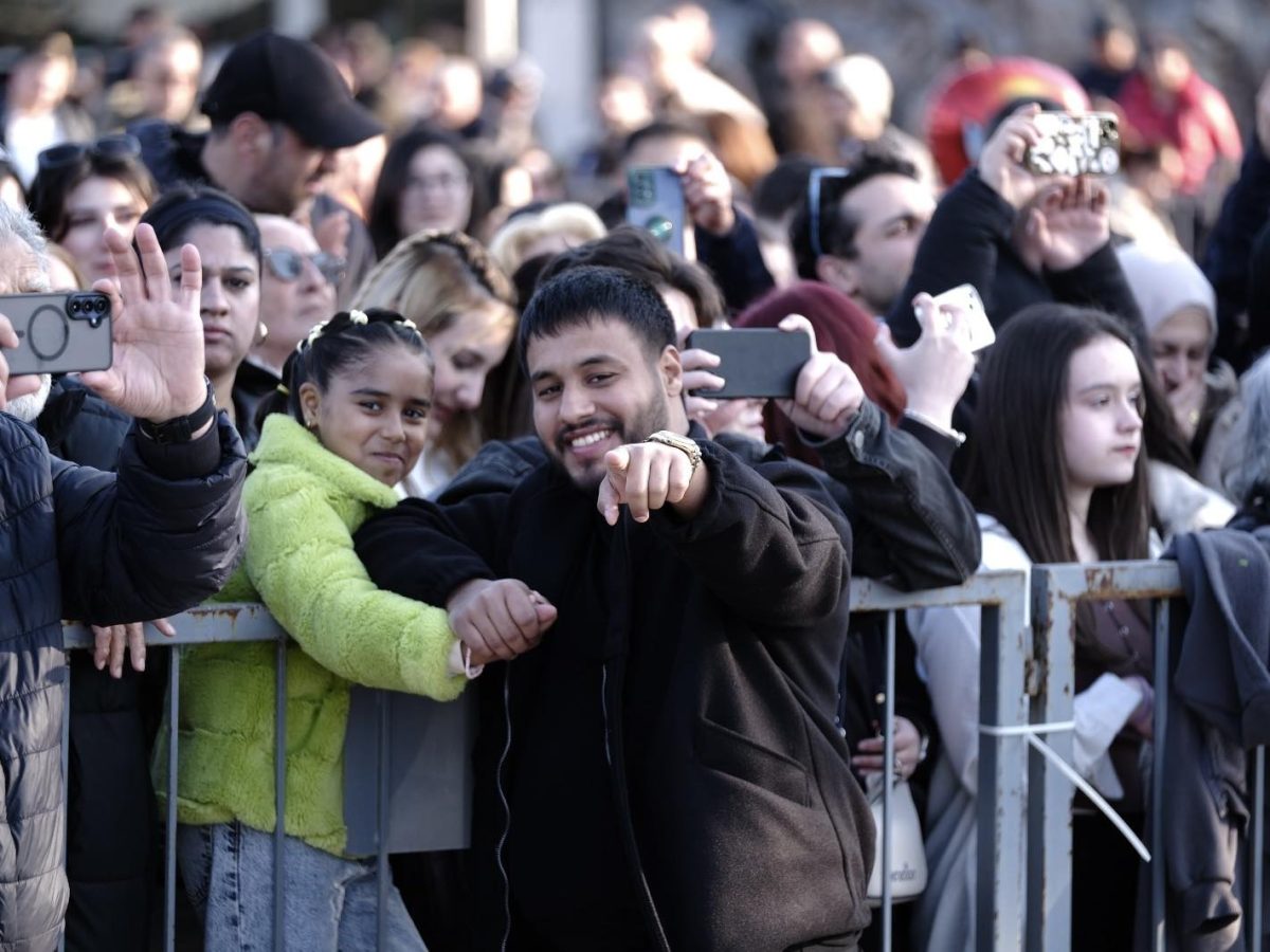 YALOVA’DA ROMANLAR GÜNÜ COŞKUSU: MEYDANLAR RENK, MÜZİK VE DAYANIŞMAYLA DOLDU 5 YALOVA’DA ROMANLAR GÜNÜ COŞKUSU: MEYDANLAR RENK, MÜZİK VE DAYANIŞMAYLA DOLDU