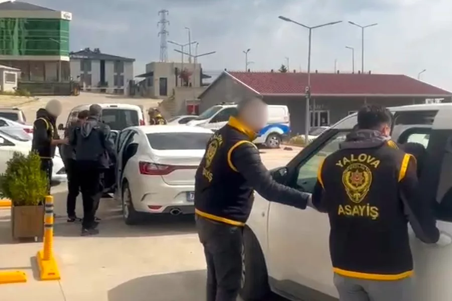 YALOVA’DA SAHTE ALTIN DOLANDIRICILIĞI: 3 KUYUMCU HEDEF ALAN ŞÜPHELİLER TUTUKLANDI