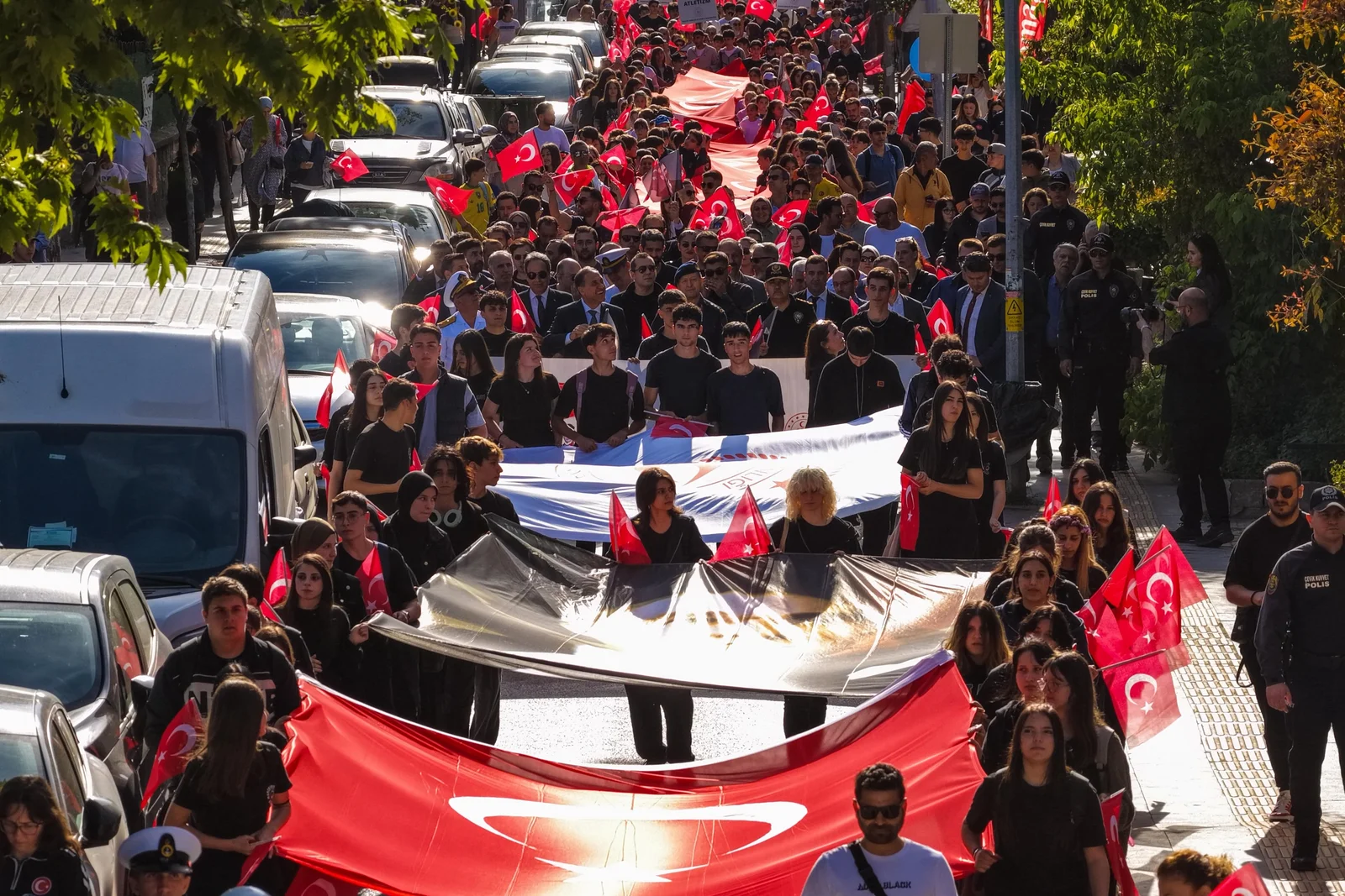 YALOVA’DA 19 MAYIS COŞKUSUNDA BİNLERCE KİŞİ YÜRÜDÜ
