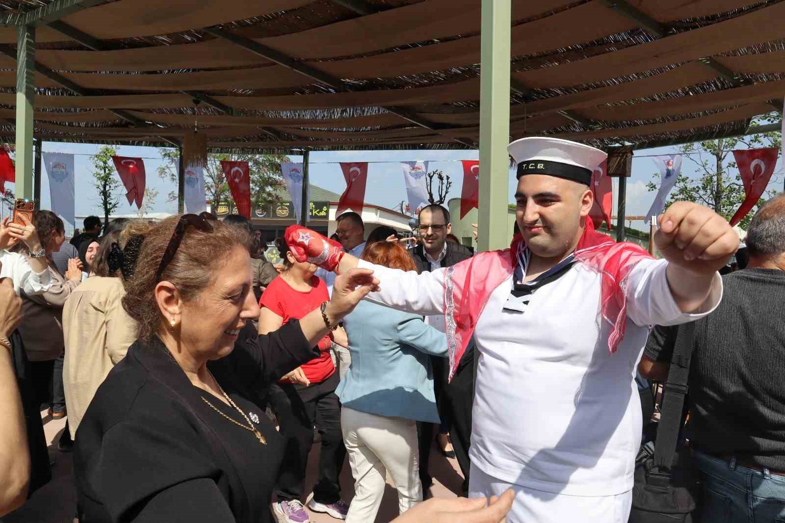 YALOVA’DA ENGELLİ GENÇLER İÇİN DUYGULANDIRAN ASKER KINASI