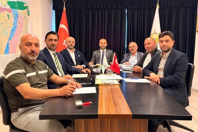 AK PARTİ’DE İLÇE BAŞKANLARIYLA YOL HARİTASI BELİRLENDİ