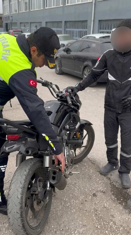 SOSYAL MEDYA PAYLAŞIMI JANDARMADAN KAÇMADI!