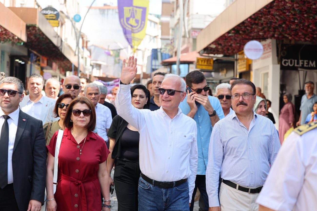 KARAMÜRSEL’DE FESTİVAL KORTEJ YÜRÜYÜŞÜYLE BAŞLADI