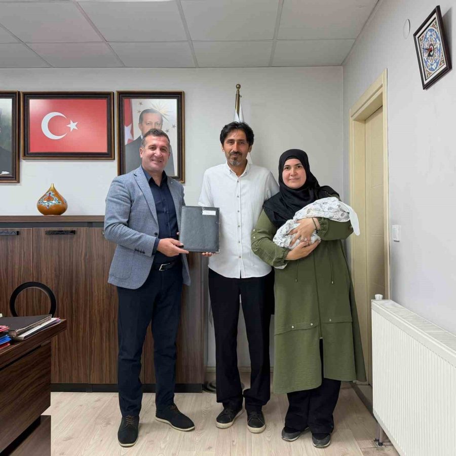 YALOVA'DA GEÇİCİ KORUYUCU AİLE MODELİYLE İLK BEBEK SICAK BİR YUVAYA KAVUŞTU