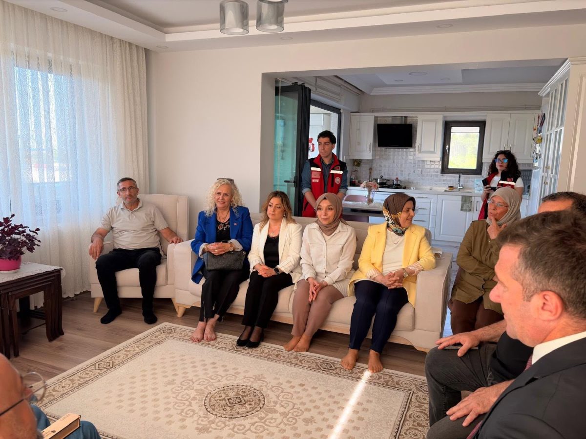 AK PARTİ YALOVA’DAN, BABALAR GÜNÜNDE ANLAMLI VEFA 1 AK PARTİ YALOVA’DAN, BABALAR GÜNÜNDE ANLAMLI VEFA