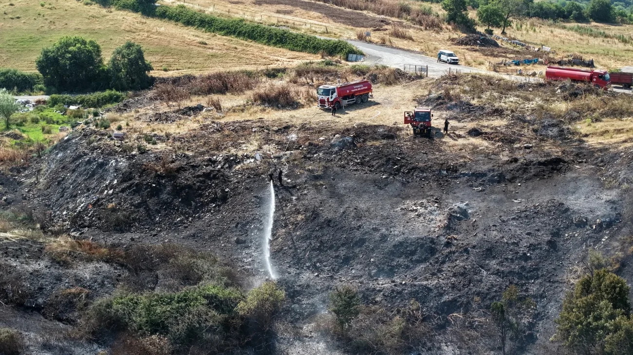 HACIMEHMET KÖYÜ'NDE YANGIN SÖNDÜRÜLDÜ: 15 DÖNÜMLÜK ALANA 9 ARAÇLA MÜDAHALE