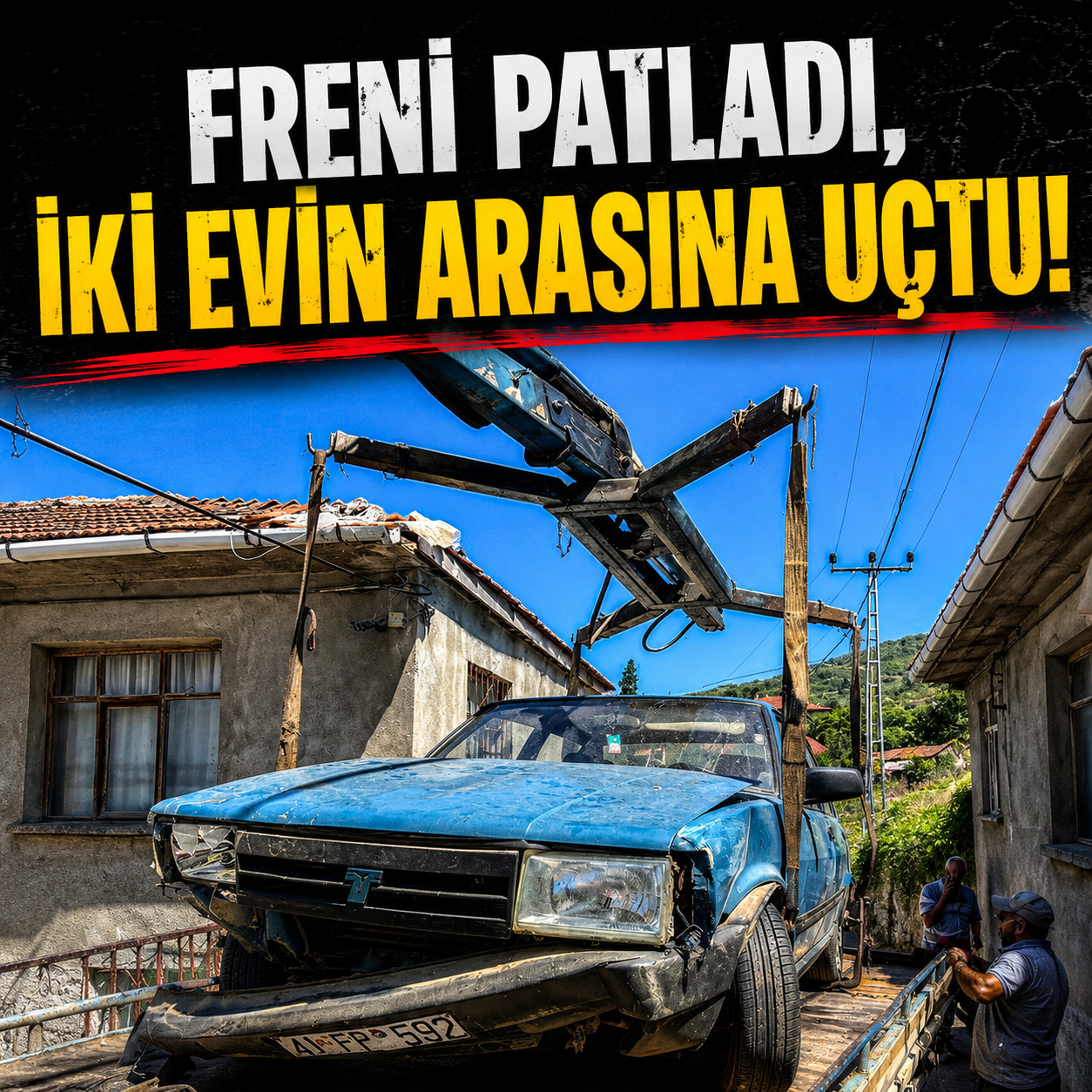 O İLÇEDE KORKU DOLU ANLAR YAŞANDI! FRENİ BOŞALAN ARAÇ İKİ EVİN ARASINA DALDI!
