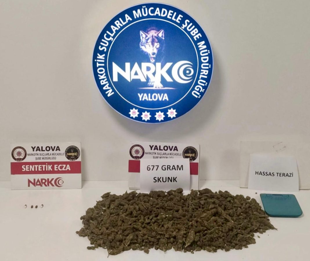 ÇINARCIK’TA UYUŞTURUCU OPERASYONU: 677 GRAM UYUŞTURUCU ELE GEÇİRİLDİ, 2 ŞÜPHELİ TUTUKLANDI 2 ÇINARCIK’TA UYUŞTURUCU OPERASYONU: 677 GRAM UYUŞTURUCU ELE GEÇİRİLDİ, 2 ŞÜPHELİ TUTUKLANDI
