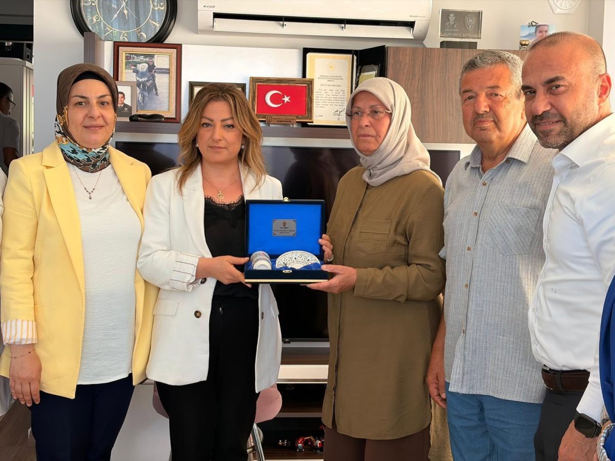 AK PARTİ YALOVA’DAN, BABALAR GÜNÜNDE ANLAMLI VEFA 5 AK PARTİ YALOVA’DAN, BABALAR GÜNÜNDE ANLAMLI VEFA