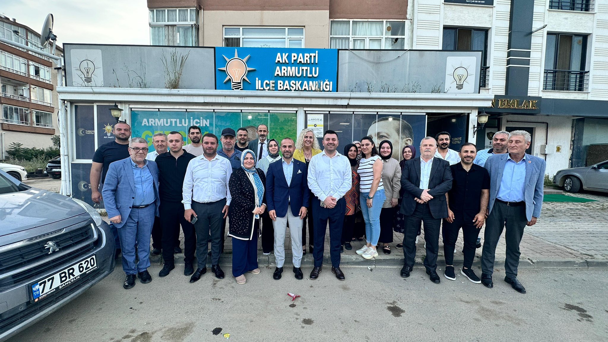 AK PARTİ’DE İLÇE DANIŞMA KURULU MESAİSİ SÜRÜYOR.. ARMUTLU, ALTINOVA VE TERMAL’DE TEŞKİLATLAR BİR ARAYA GELDİ