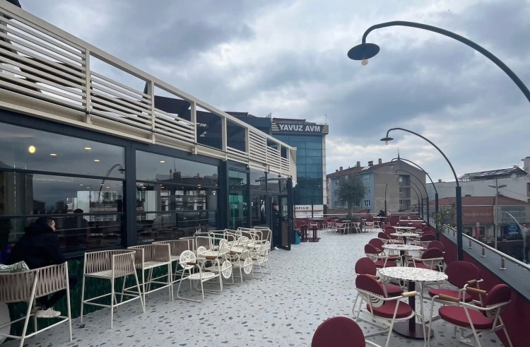 KAFE 28, İLÇENİN YENİ BULUŞMA NOKTASI OLDU