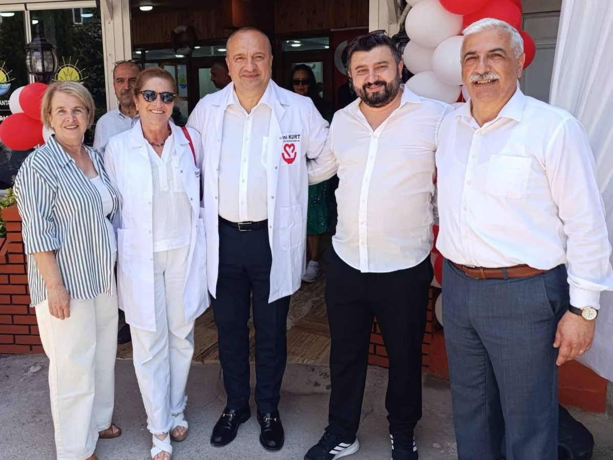 ÇINARCIK'TA KENT LOKANTASI KAPILARINI AÇTI! 2 ÇINARCIK'TA KENT LOKANTASI KAPILARINI AÇTI!