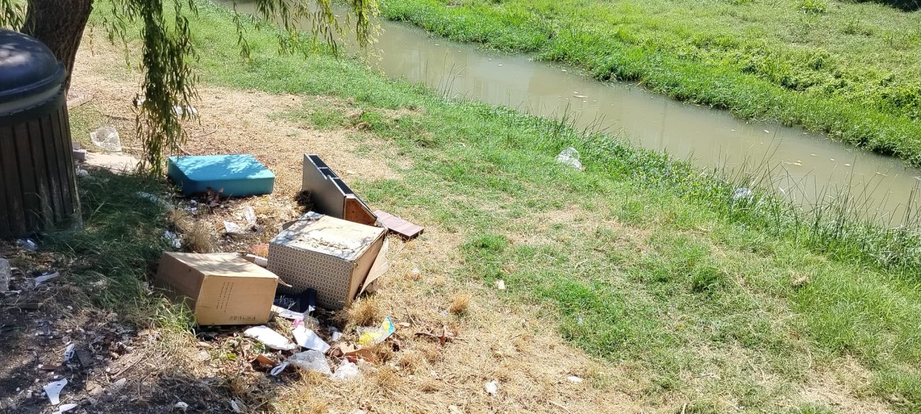YALOVA'DA KONTEYNER DIŞINA BIRAKILAN ÇÖPLER ÇEVREYİ TEHDİT EDİYOR! 4 YALOVA'DA KONTEYNER DIŞINA BIRAKILAN ÇÖPLER ÇEVREYİ TEHDİT EDİYOR!
