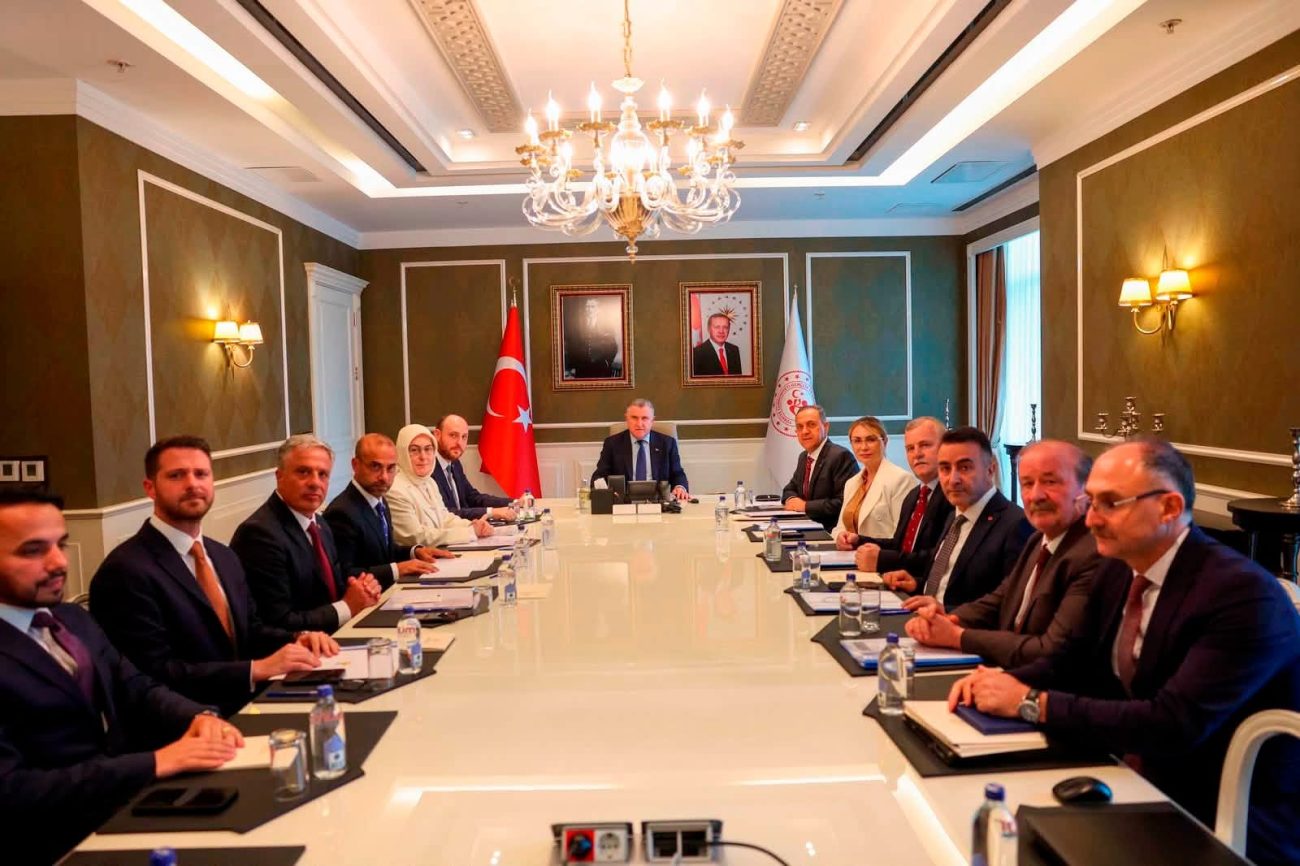 BAKAN BAK İLE YALOVA ZİRVESİ.. YALOVA HEYETİ BAKAN BAK'I ZİYARET ETTİ