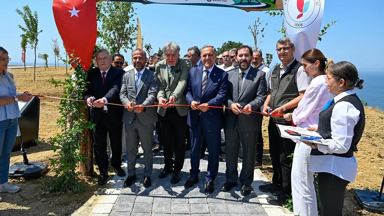 YALOVA ÜNİVERSİTESİ’NDE SEZAİ KARAKOÇ YÜRÜYÜŞ YOLU HİZMETE AÇILDI