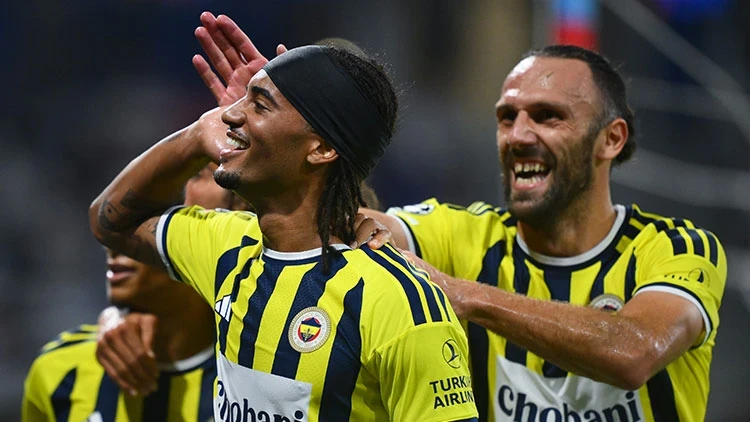 17 YILLIK HASRET BİTTİ! FENERBAHÇE, LYON’U DEVİRİP ŞAMPİYONLAR LİGİ’NE ADINI YAZDIRDI