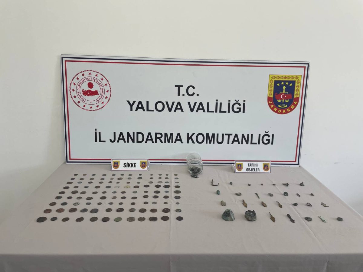 TAŞKÖPRÜ'DE TARİHİ ESER OPERASYONU! 256 PARÇA TARİHİ OBJE VE SİKKE ELE GEÇİRİLDİ