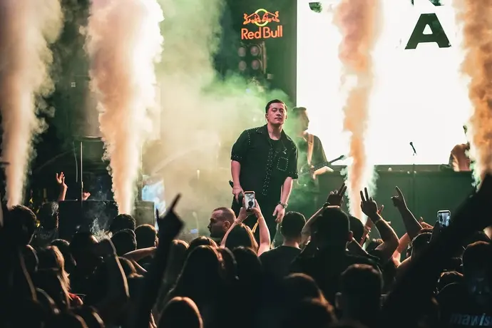 POİZİ, YALOVA'YI SALLADI! MAWİSH BEACH DİSCO'DA BİNLERCE KİŞİLİK RAP COŞKUSU