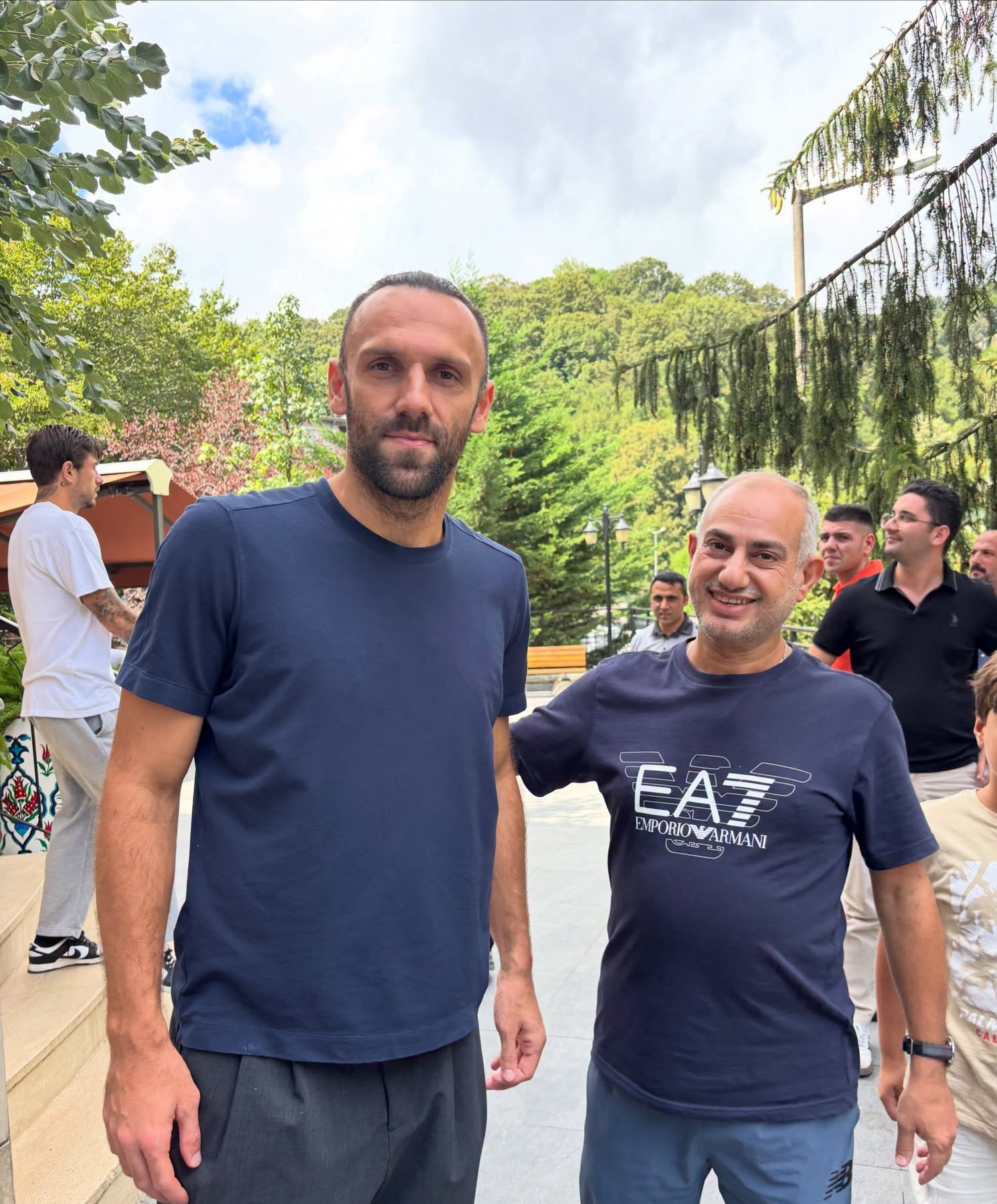 İŞ ADAMI SOYSAL’DAN FENERBAHÇE’Lİ FUTBOLCULARLA BİR ARAYA GELDİ
