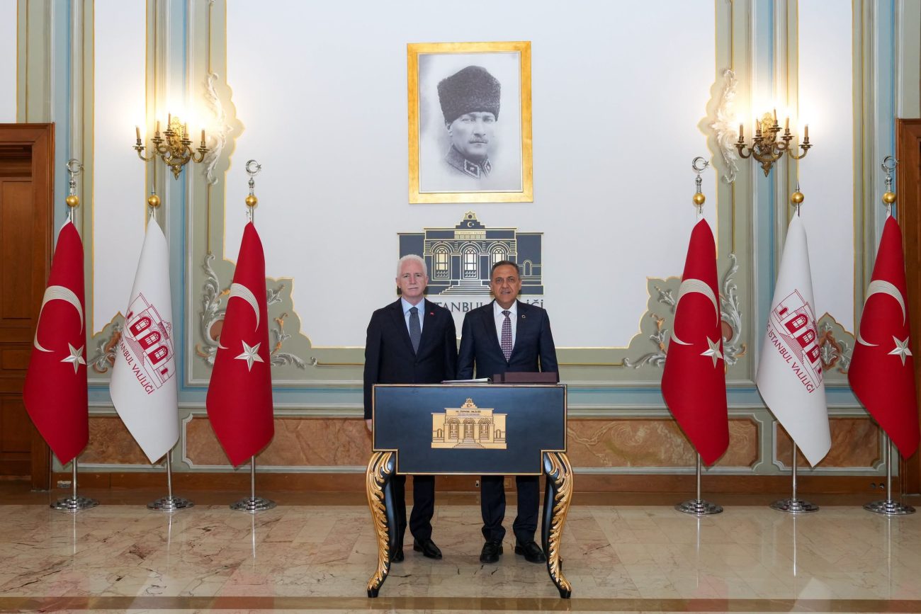 YALOVA VALİSİ USTA'DAN, İSTANBUL VALİSİ GÜL'E ZİYARET 2 YALOVA VALİSİ USTA'DAN, İSTANBUL VALİSİ GÜL'E ZİYARET