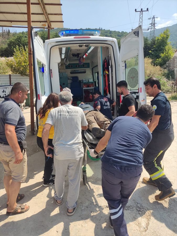 ÇINARCIK’TA İNŞAATTA ELEKTRİK AKIMINA KAPILAN İŞÇİ KURTARILDI 2 ÇINARCIK’TA İNŞAATTA ELEKTRİK AKIMINA KAPILAN İŞÇİ KURTARILDI