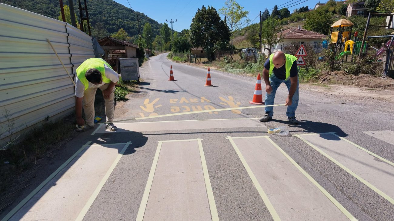YALOVA’DA 11 KÖYDE YAYA GÜVENLİ ÇALIŞMALARI TAMAMLANDI 1 YALOVA’DA 11 KÖYDE YAYA GÜVENLİ ÇALIŞMALARI TAMAMLANDI