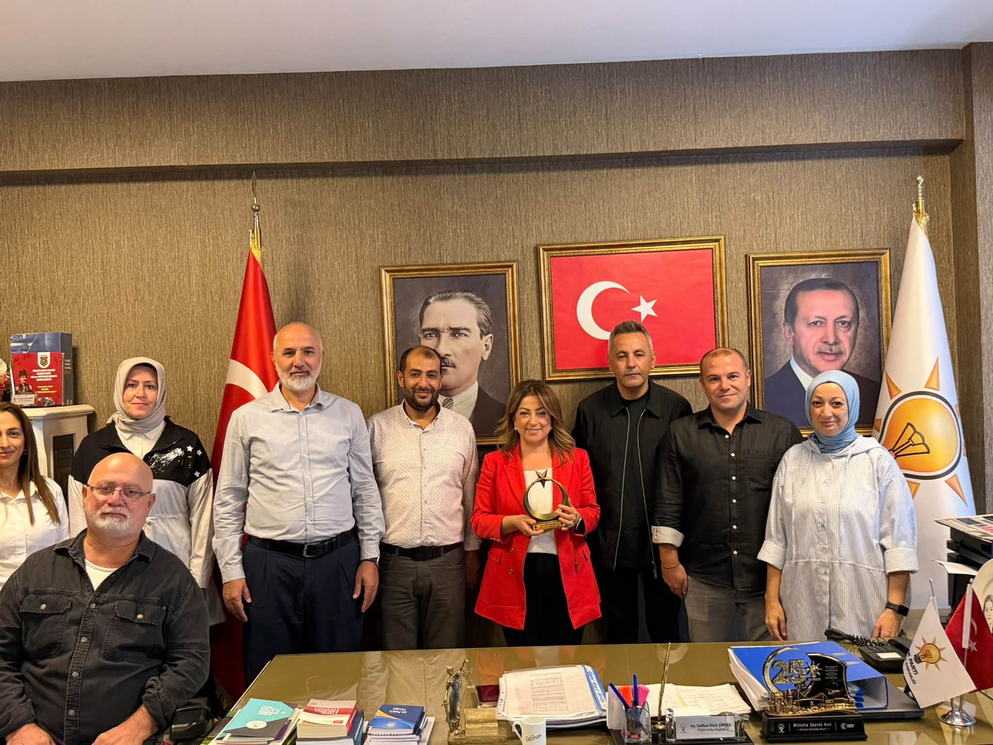 GAZİLERDEN, AK PARTİ KADIN KOLLARI’NA ANLAMLI ZİYARET