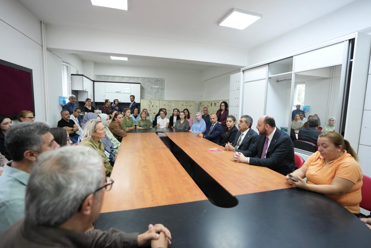 BAKAN TEKİN YALOVA’DA ÖĞRENCİLERLE BULUŞTU