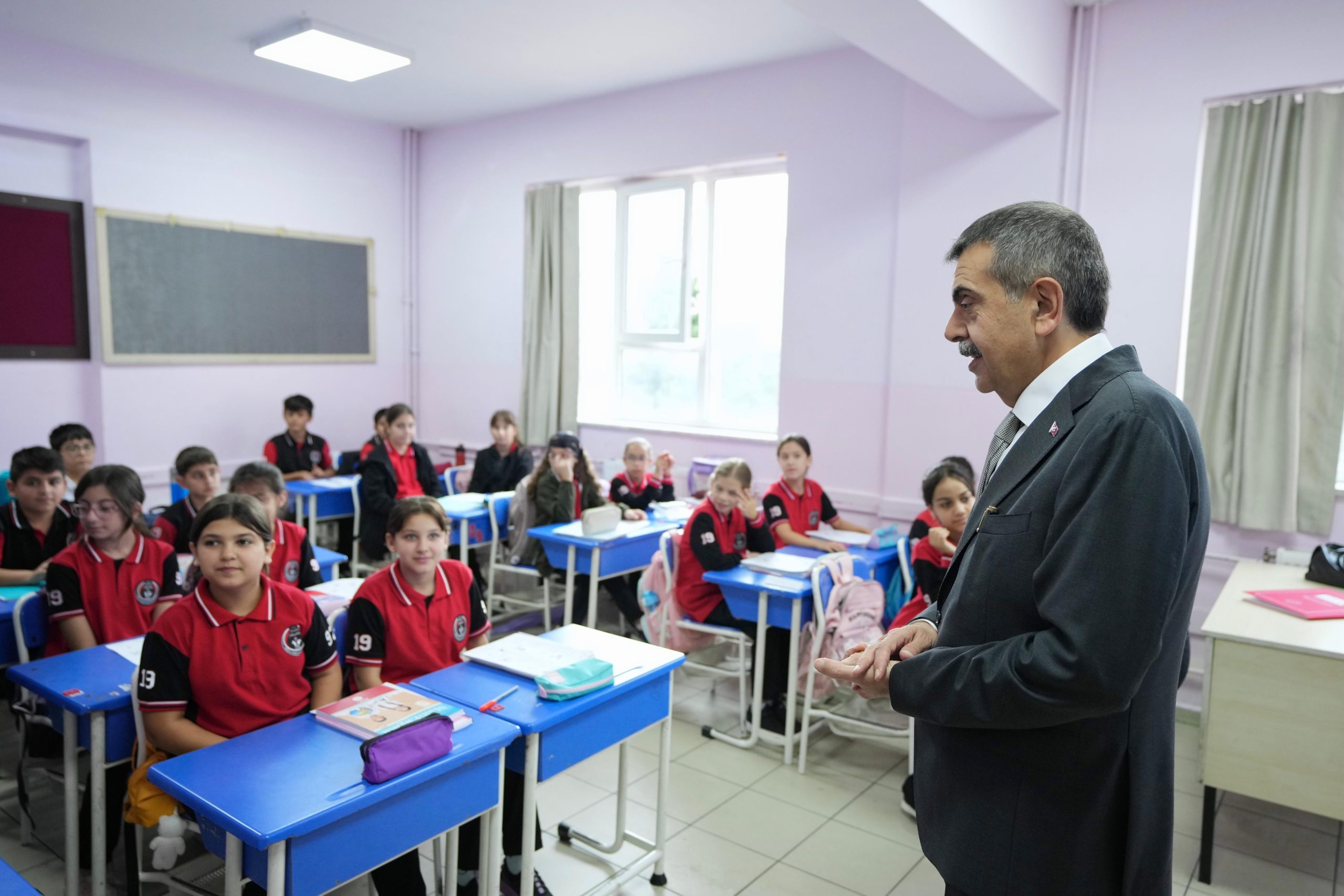 BAKAN TEKİN YALOVA’DA ÖĞRENCİLERLE BULUŞTU