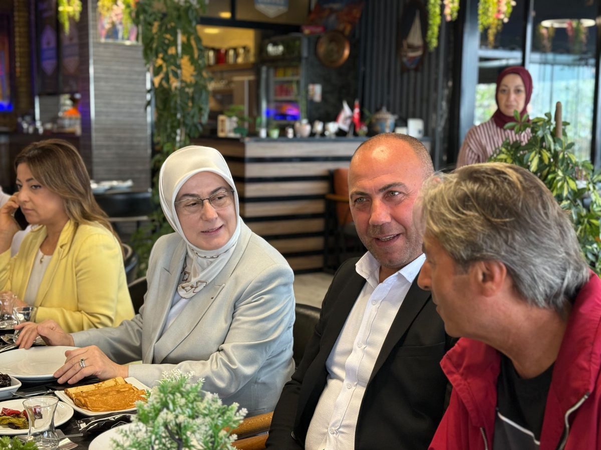 VEKİL AKYOL, ÇINARCIK’TA TEŞKİLAT MENSUPLARIYLA BULUŞTU 2 VEKİL AKYOL, ÇINARCIK’TA TEŞKİLAT MENSUPLARIYLA BULUŞTU